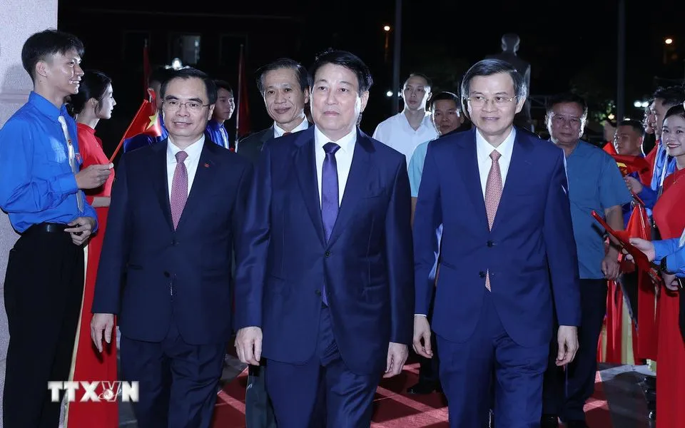 Chủ tịch nước Lương Cường đến dự Lễ trao giải Cuộc thi chính luận về bảo vệ nền tảng tư tưởng của Đảng lần thứ năm. Ảnh: TTXVN 