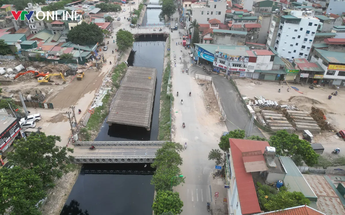 Khu vực xây dựng cầu L3 qua sông Lừ thuộc dự án đường Vành đai 2,5 đoạn Đầm Hồng - Quốc lộ 1A (Hà Nội).  Khu vực xây dựng cầu L3 qua sông Lừ thuộc dự án đường Vành đai 2,5 đoạn Đầm Hồng - Quốc lộ 1A (Hà Nội).