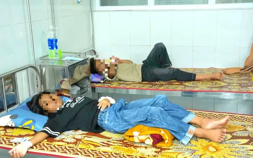 40 học sinh phải nhập viện sau bữa ăn sáng tại trường. Ảnh: PLO 