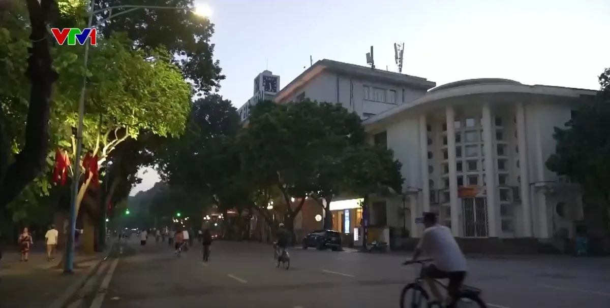 Hạnh phúc là thước đo phát triển bền vững của Thủ đô - Ảnh 2.