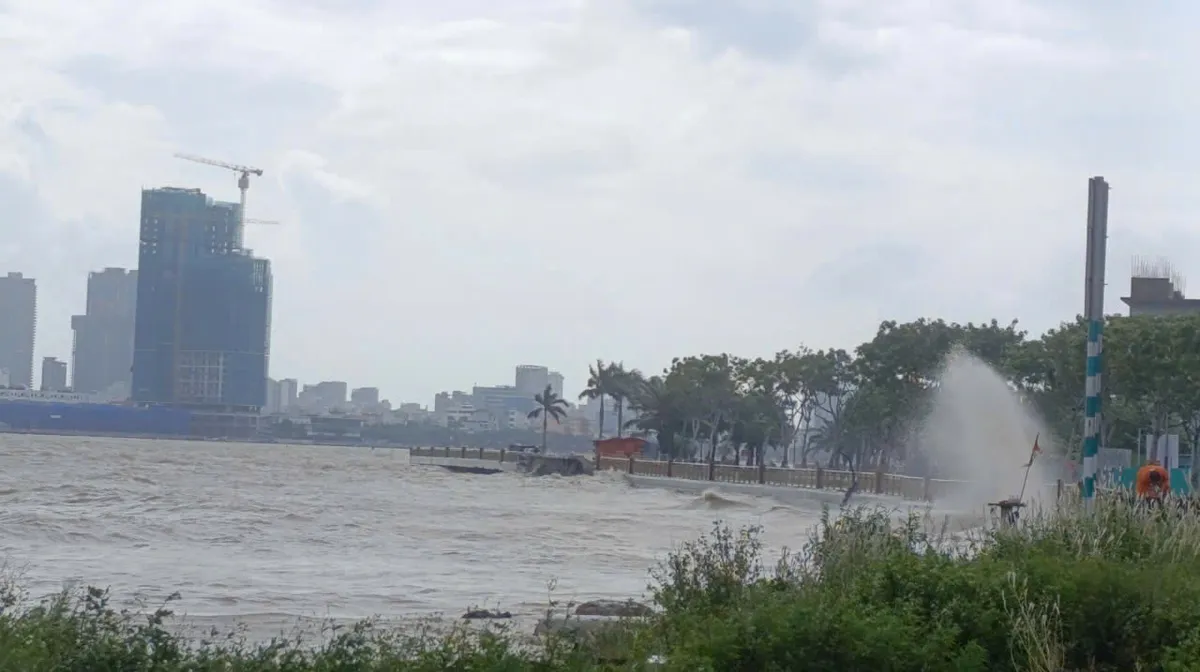 Huế - Đà Nẵng cho học sinh nghỉ học phòng tránh bão, lũ - Ảnh 3.