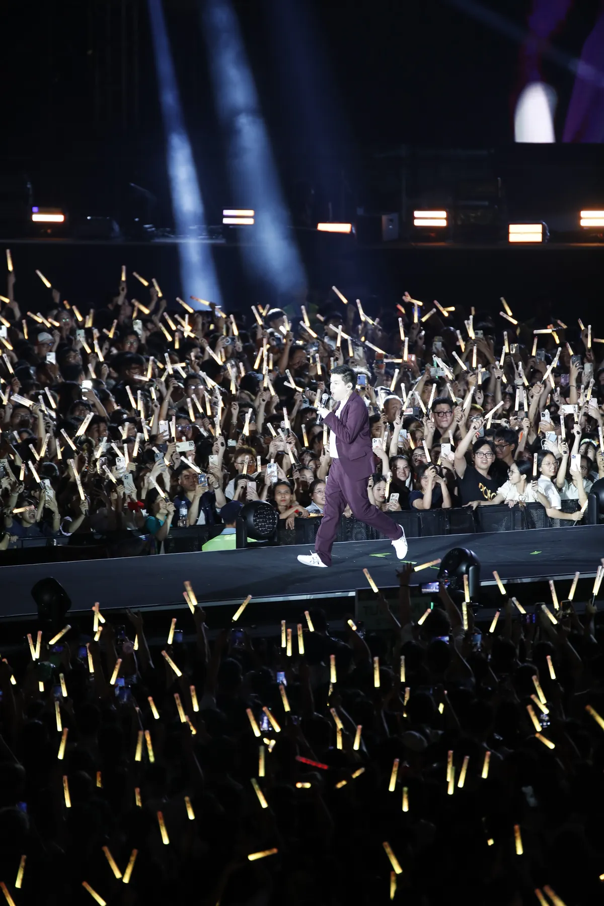  “Đu concert” hay cuộc đua tìm bản ngã? - Ảnh 3.