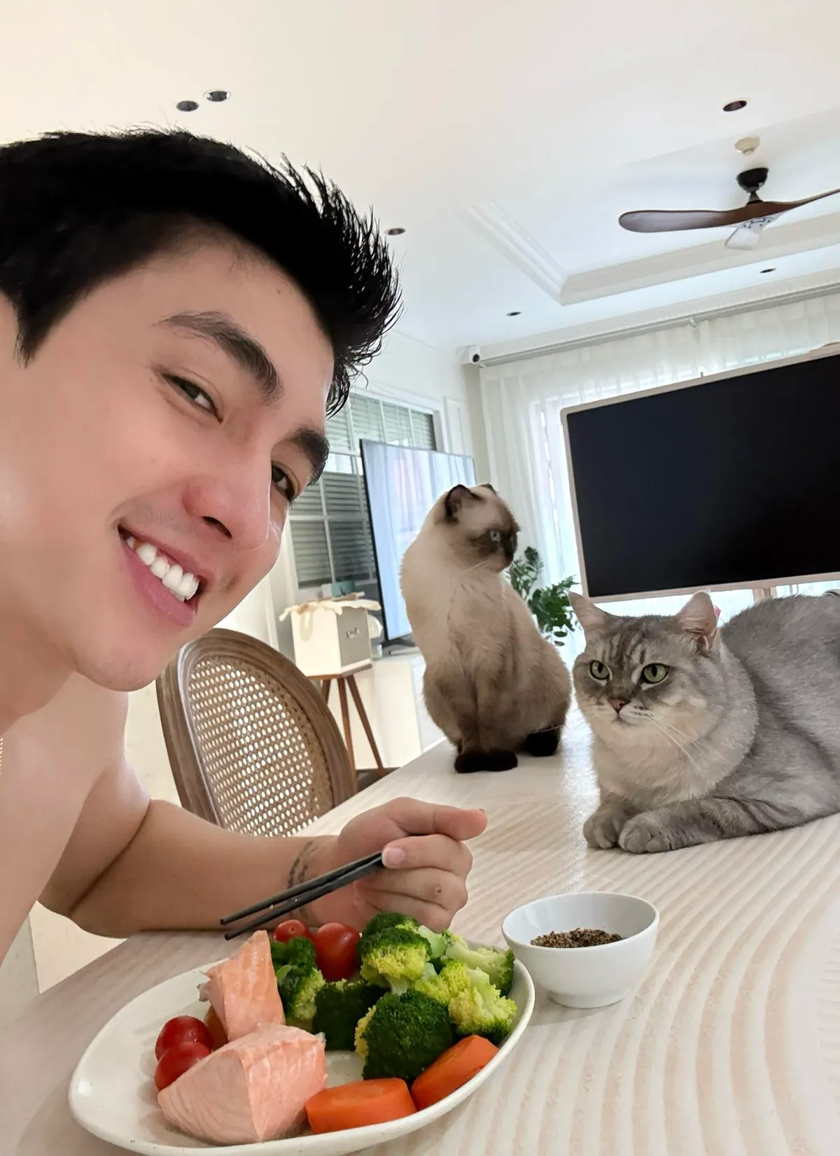 Vợ chồng Thúy Hạnh kỷ niệm gần 2 thập kỷ bên nhau, Lan Phương quyến rũ - Ảnh 9.