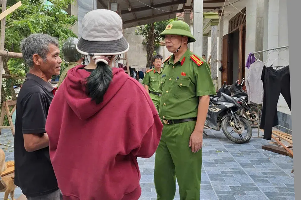 Mưa lớn gây sạt lở, chia cắt đường giao thông ở Quảng Trị - Ảnh 6.