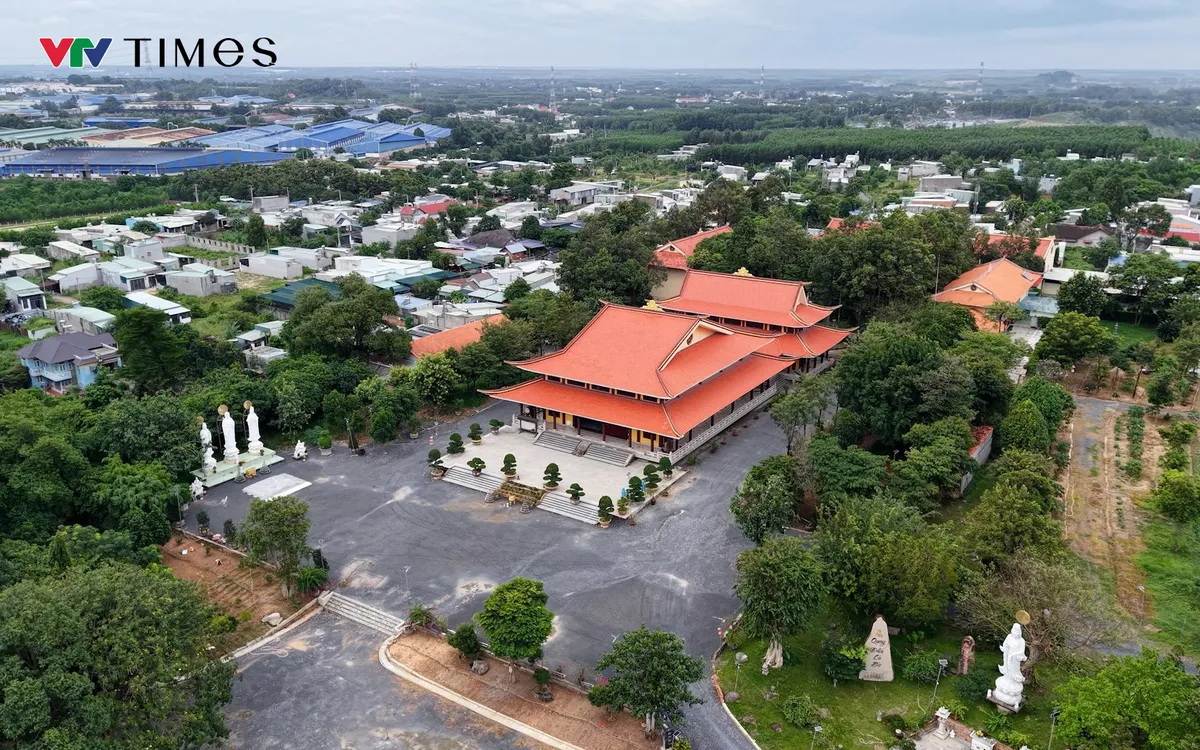 Hình ảnh Chùa Từ Đức, phường Trảng Dài, tỉnh Đồng Nai nhìn từ trên cao. Hình ảnh Chùa Từ Đức, phường Trảng Dài, tỉnh Đồng Nai nhìn từ trên cao.