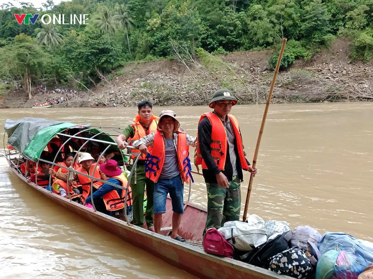 Nghệ An: Người dân mong ngóng xây cầu mới sau khi bị nước lũ cuốn trôi - Ảnh 4.