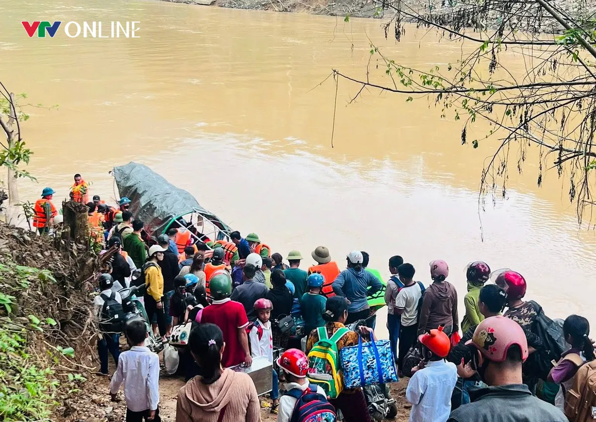 Nghệ An: Người dân mong ngóng xây cầu mới sau khi bị nước lũ cuốn trôi - Ảnh 3.