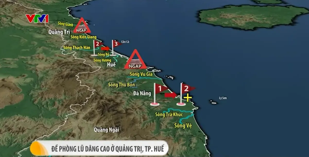 Sóng biển dâng cao, nước tràn vào khu dân cư - Ảnh 1.