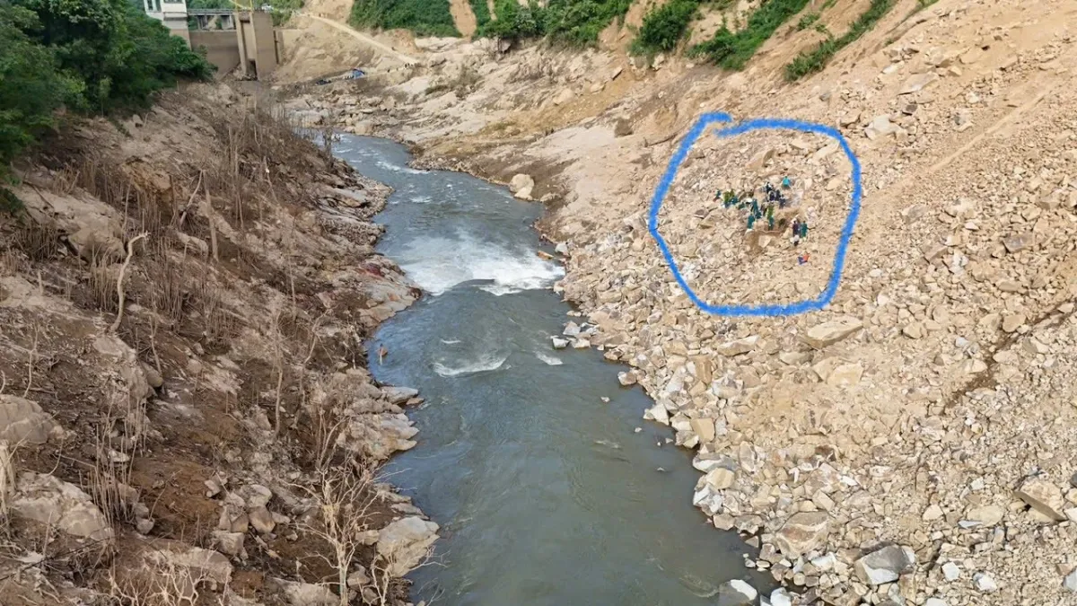 Tìm thấy nạn nhân cuối cùng trong vụ sạt lở vùi lấp xe bán tải ở Lào Cai - Ảnh 1.