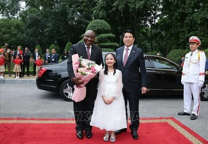 Chủ tịch nước Lương Cường chủ trì Lễ đón cấp Nhà nước Tổng thống Nam Phi Matamela Cyril Ramaphosa  - Ảnh 2.