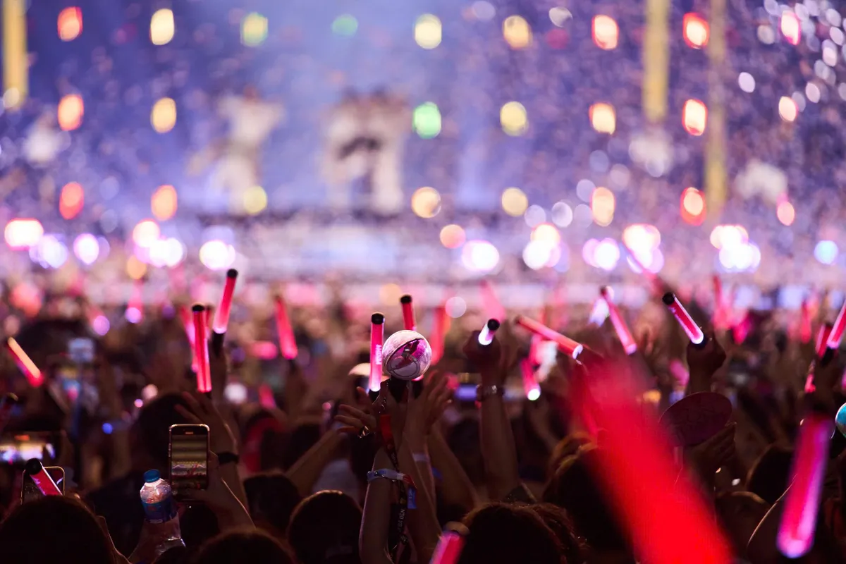  “Đu concert” hay cuộc đua tìm bản ngã? - Ảnh 1.