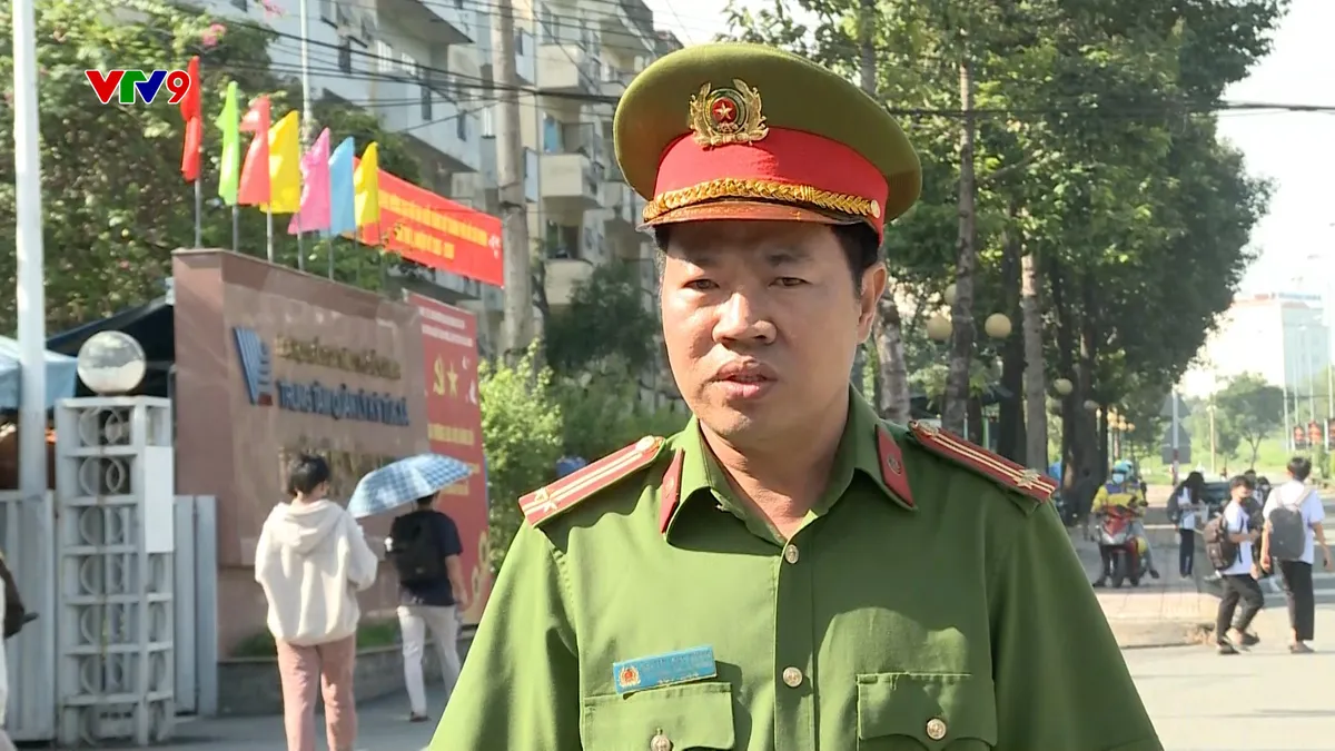 2410-PNHN-.QUANG-LANG DAI HOC.jpg