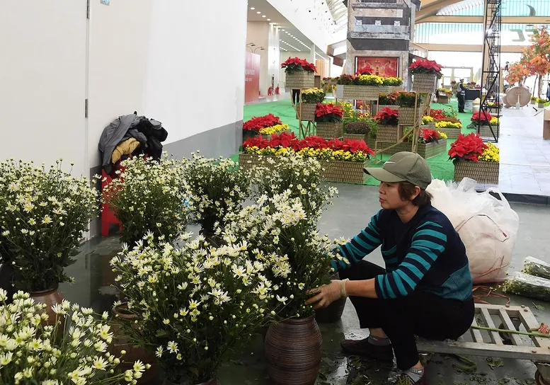 Phó Thủ tướng Bùi Thanh Sơn kiểm tra tiến độ chuẩn bị cho Lễ khai mạc Hội chợ Mùa Thu 2025 - Ảnh 4.