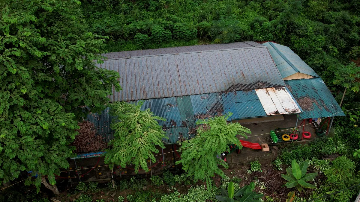 Điểm trường Vàng Ngần: Nơi thắp sáng ước mơ từ mái trường tạm - Ảnh 1.