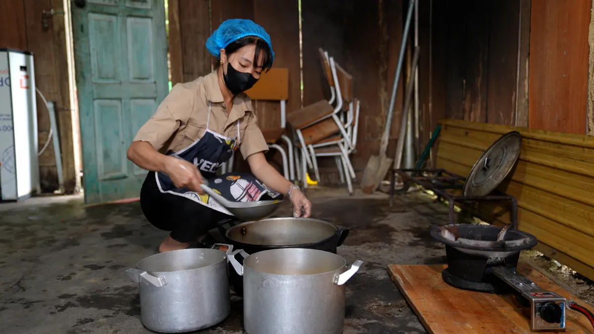 Điểm trường Vàng Ngần: Nơi thắp sáng ước mơ từ mái trường tạm - Ảnh 2.