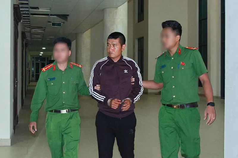 Bắt đối tượng truy nã liên quan đến đường dây vận chuyển 18 bánh heroin sau 6 năm lẩn trốn tại Lào  - Ảnh 1.