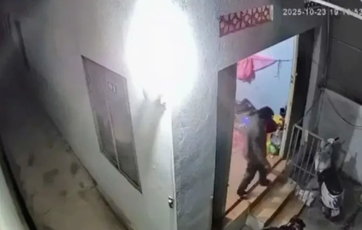 Bắt đối tượng vác dao xông vào phòng trọ chém 2 người trọng thương - Ảnh 1.