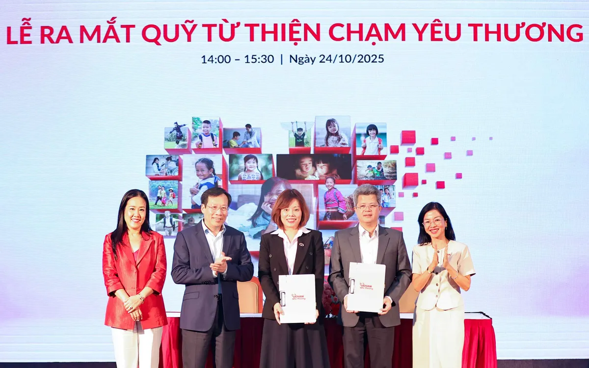 Các đại biểu tham dự Lễ ra mắt Quỹ Chạm Yêu thương Các đại biểu tham dự Lễ ra mắt Quỹ Chạm Yêu thương
