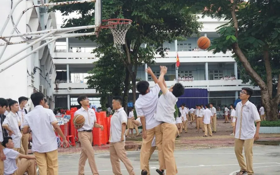 Sân Trường THPT Võ Trường Toản (TP Hồ Chí Minh) trong giờ ra chơi. Ảnh minh họa: Báo GDTĐ
 Sân Trường THPT Võ Trường Toản (TP Hồ Chí Minh) trong giờ ra chơi. Ảnh minh họa: Báo GDTĐ