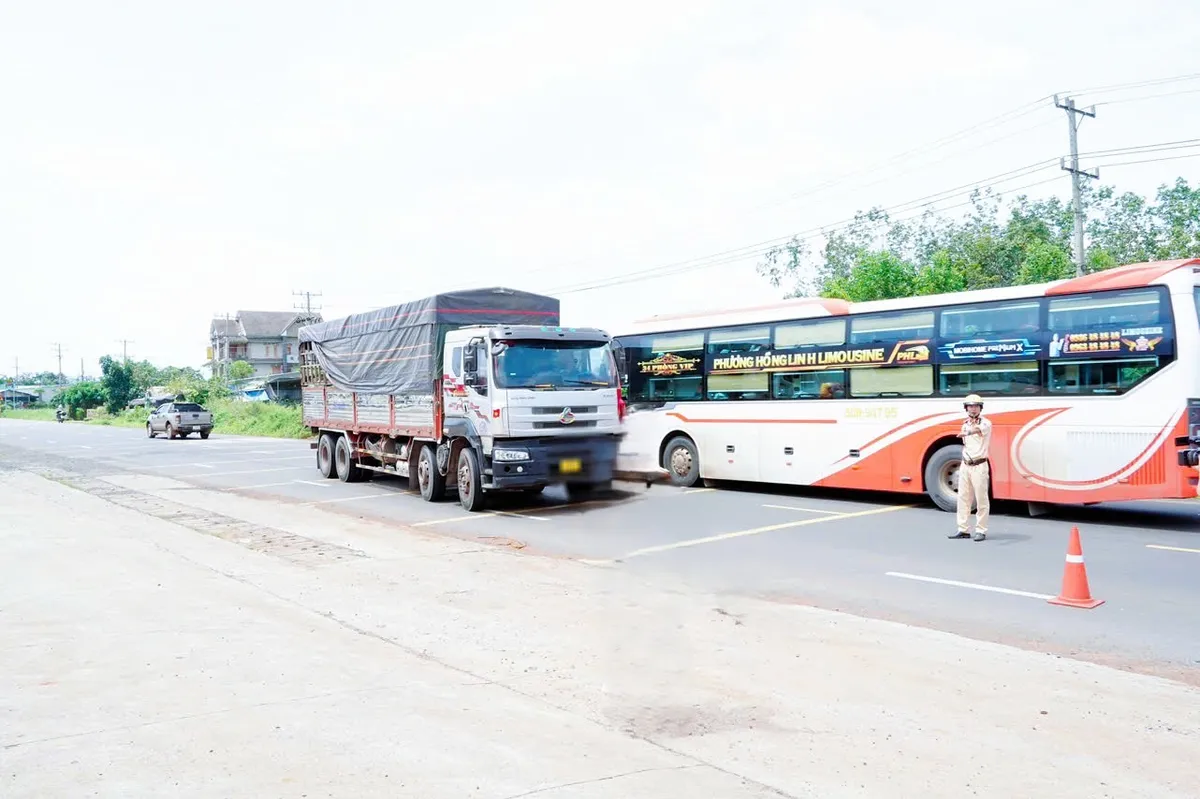 Đồng Nai tăng cường xử lý vi phạm tốc độ trên Quốc lộ 14- Ảnh 2. Đồng Nai tăng cường xử lý vi phạm tốc độ trên Quốc lộ 14- Ảnh 2.