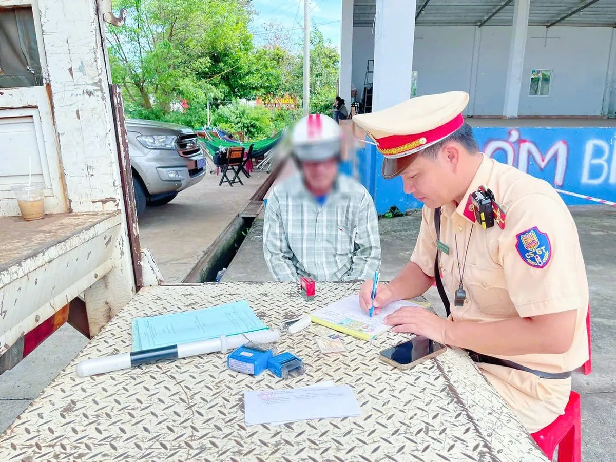 Đồng Nai tăng cường xử lý vi phạm tốc độ trên Quốc lộ 14- Ảnh 3. Đồng Nai tăng cường xử lý vi phạm tốc độ trên Quốc lộ 14- Ảnh 3.