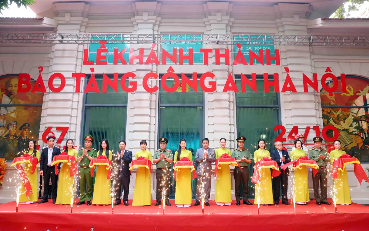 Hơn 1.500 hiện vật, tư liệu trưng bày tại Bảo tàng Công an Hà Nội sau khi nâng cấp toàn diện - Ảnh 1.