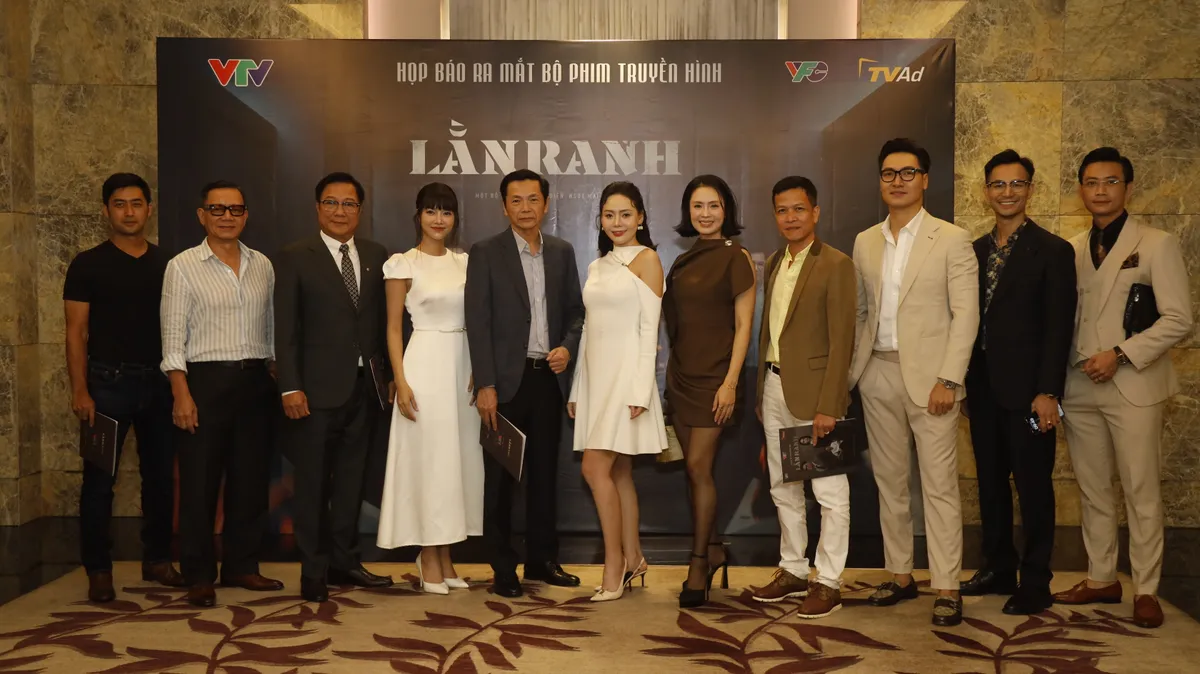 Lằn ranh: Thoát khỏi khuôn mẫu mặc định của dòng phim chính luận - Ảnh 1.