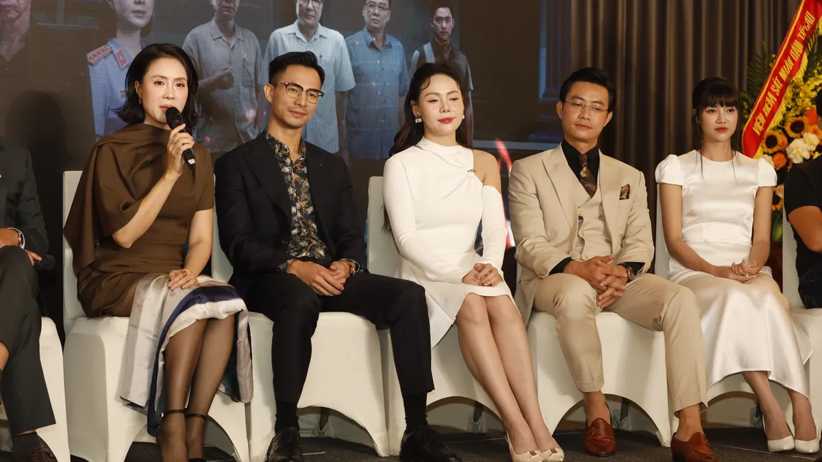 Lằn ranh: Thoát khỏi khuôn mẫu mặc định của dòng phim chính luận - Ảnh 2.