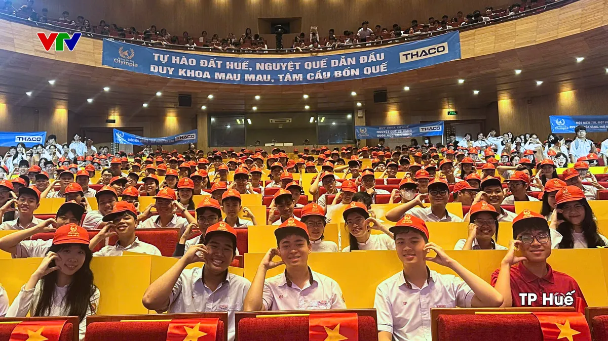 Các điểm cầu 'rực lửa' cổ vũ 4 nhà leo núi Chung kết Olympia 2025 - Ảnh 10.