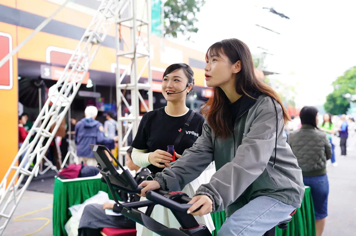 Gian hàng VPBank tại VPIM 2025: sôi động, hào hứng với những trải nghiệm trò chơi công nghệ cao - Ảnh 5.