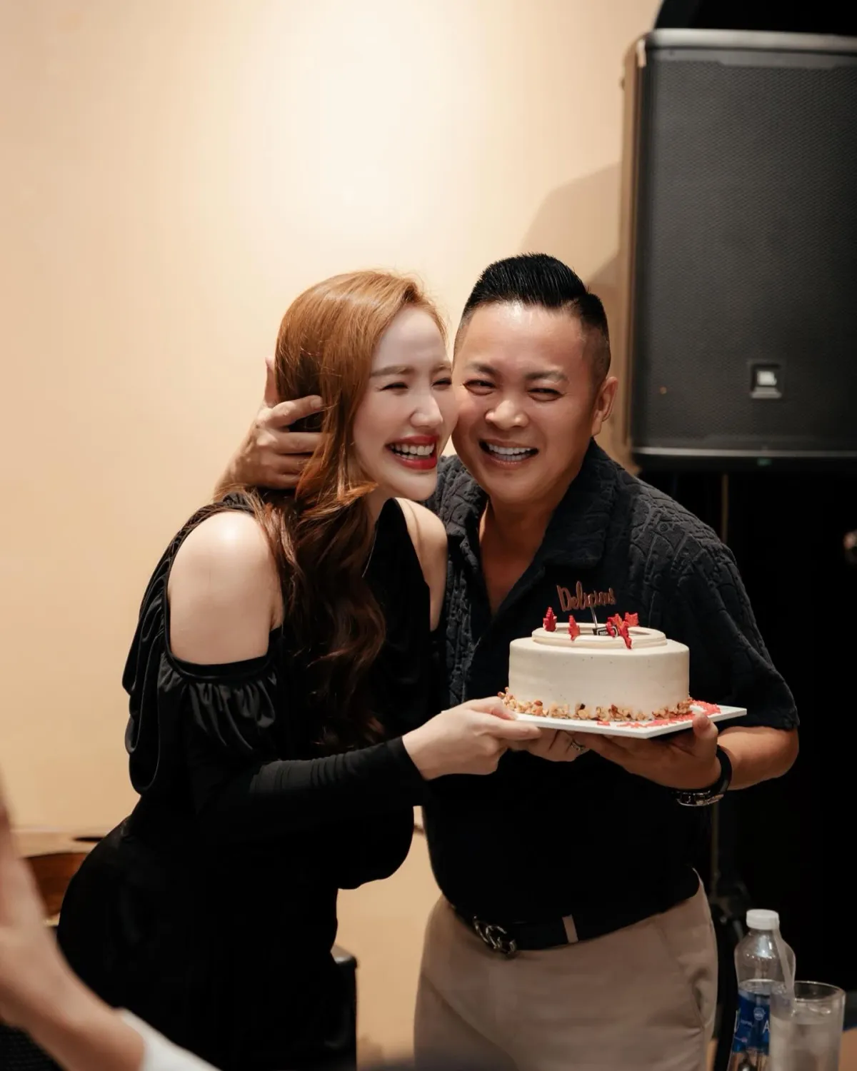 Đám cưới của Chế Nguyễn Quỳnh Châu, NSND Lan Hương mừng sinh nhật ông xã Đỗ Kỷ - Ảnh 9. Đám cưới của Chế Nguyễn Quỳnh Châu, NSND Lan Hương mừng sinh nhật ông xã Đỗ Kỷ - Ảnh 9.