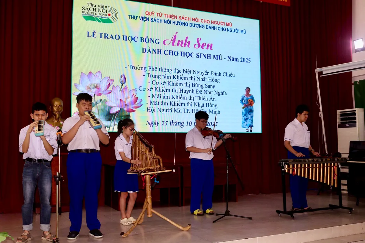 Học bổng ý nghĩa cho các học sinh khiếm thị - Ảnh 4.