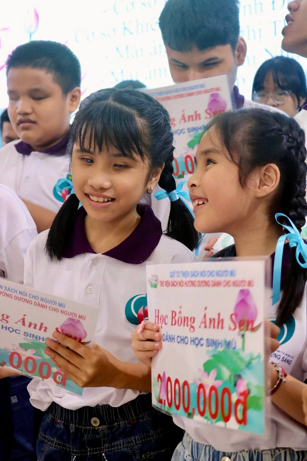 Học bổng ý nghĩa cho các học sinh khiếm thị - Ảnh 2.