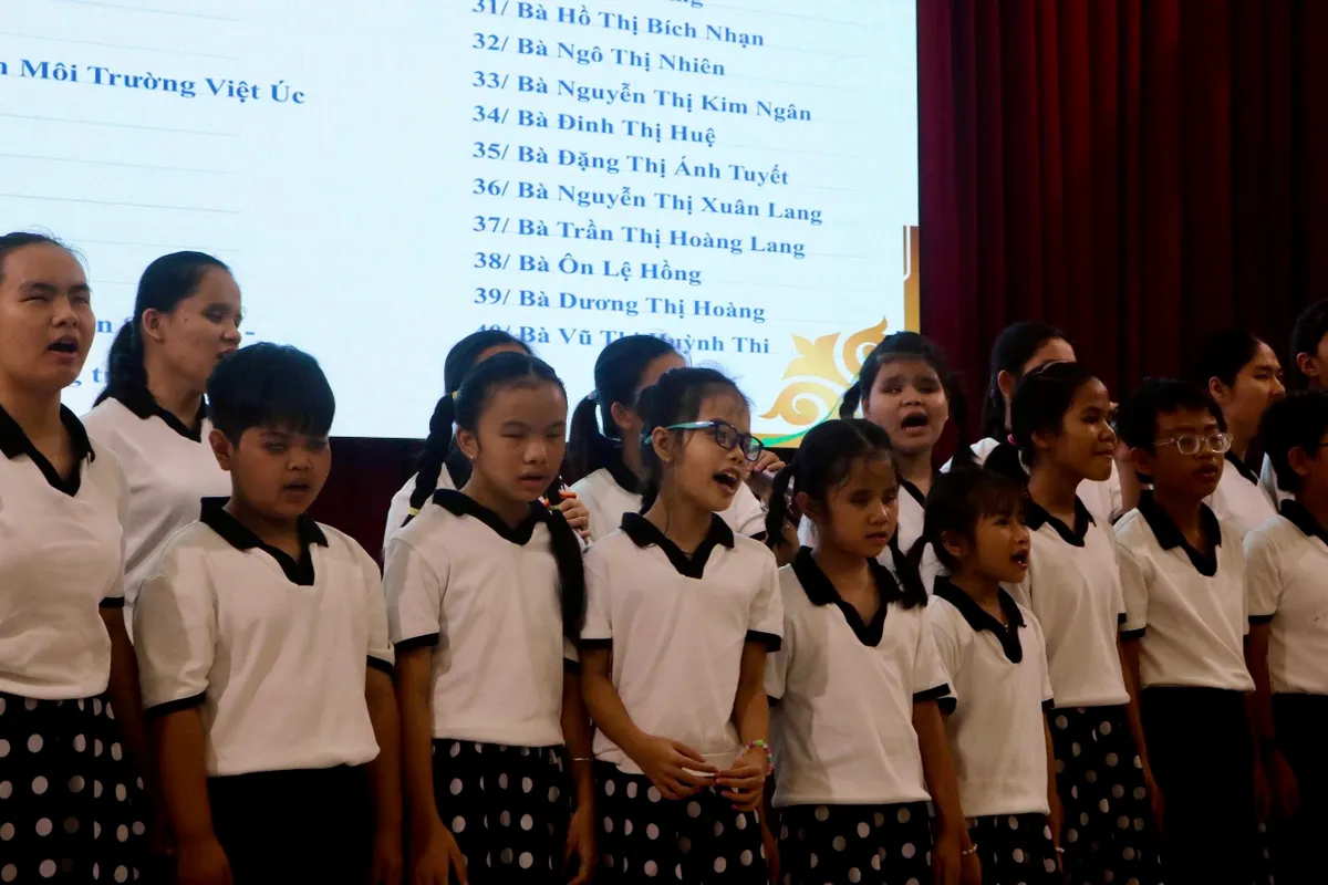Học bổng ý nghĩa cho các học sinh khiếm thị - Ảnh 3.