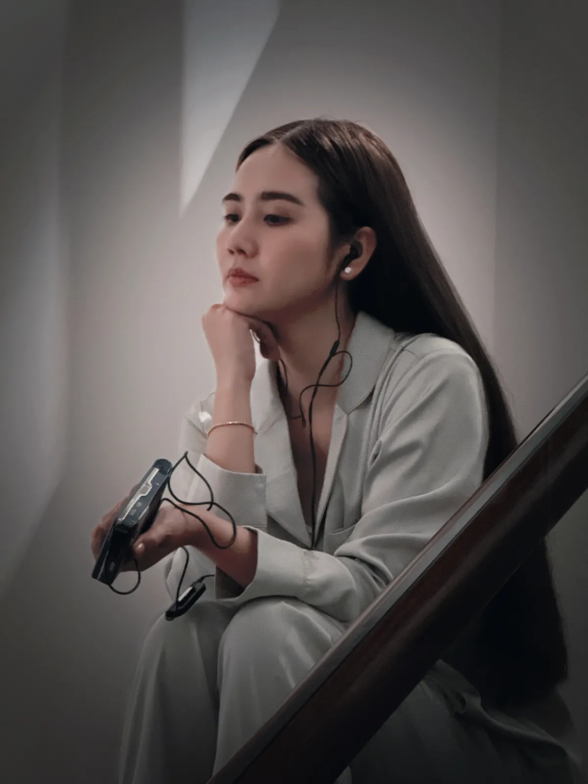 Huyền Lizzie thấy… thương Chí Nhân khi đóng Cách em 1 milimet  - Ảnh 2.