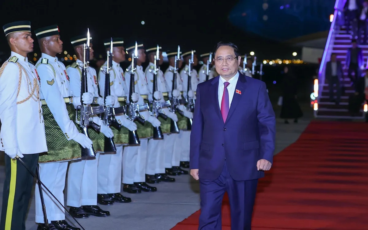 Thủ tướng Chính phủ Phạm Minh Chính cùng Đoàn đại biểu Việt Nam tới Thủ đô Kuala Lumpur, Malaysia, bắt đầu chuyến công tác tham dự Hội nghị Cấp cao ASEAN lần thứ 47 và các hội nghị cấp cao liên quan - Ảnh: VGP/Nhật Bắc Thủ tướng Chính phủ Phạm Minh Chính cùng Đoàn đại biểu Việt Nam tới Thủ đô Kuala Lumpur, Malaysia, bắt đầu chuyến công tác tham dự Hội nghị Cấp cao ASEAN lần thứ 47 và các hội nghị cấp cao liên quan - Ảnh: VGP/Nhật Bắc