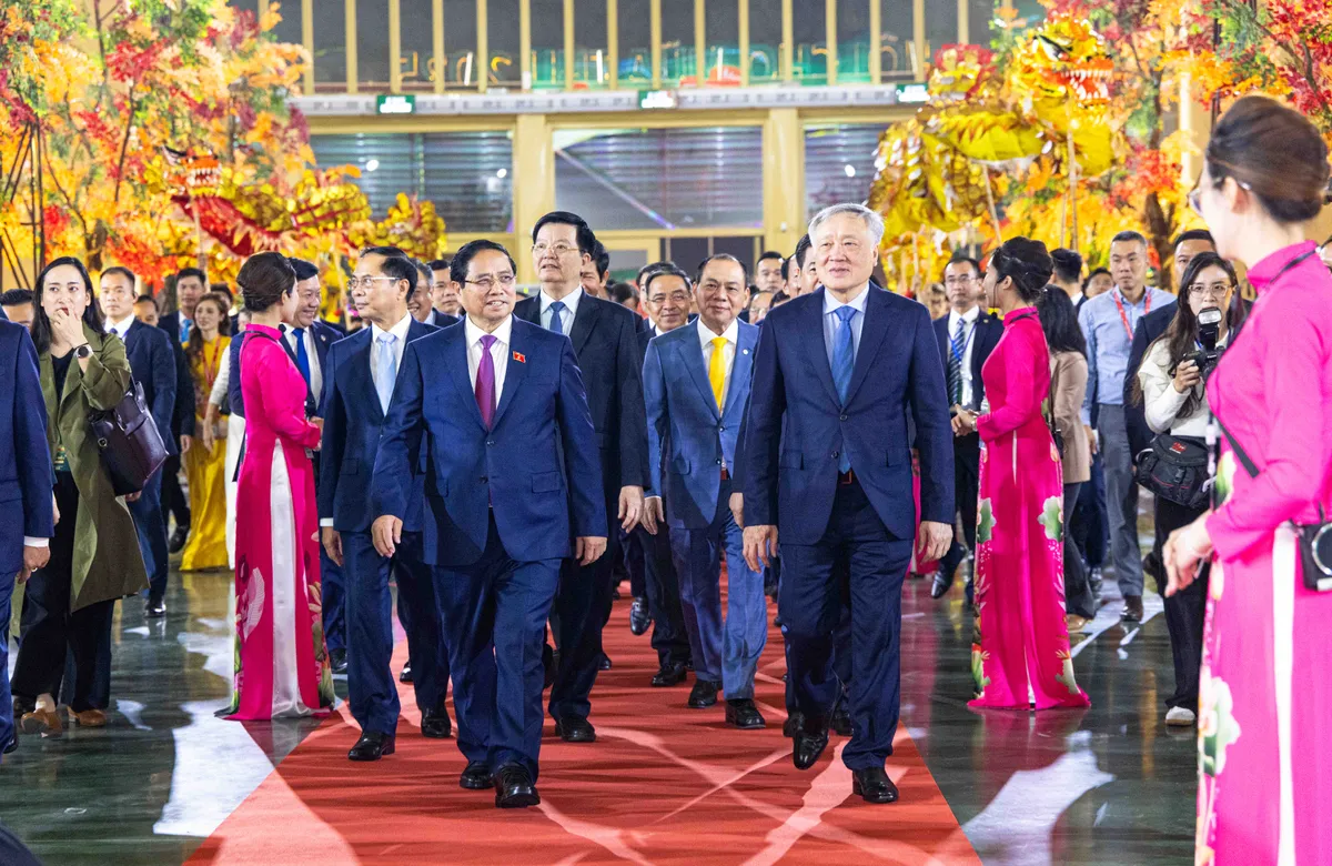 Thủ tướng: Xây dựng Việt Nam trở thành trung tâm triển lãm hàng đầu châu Á, điểm đến hội chợ thương mại quốc tế - Ảnh 1.