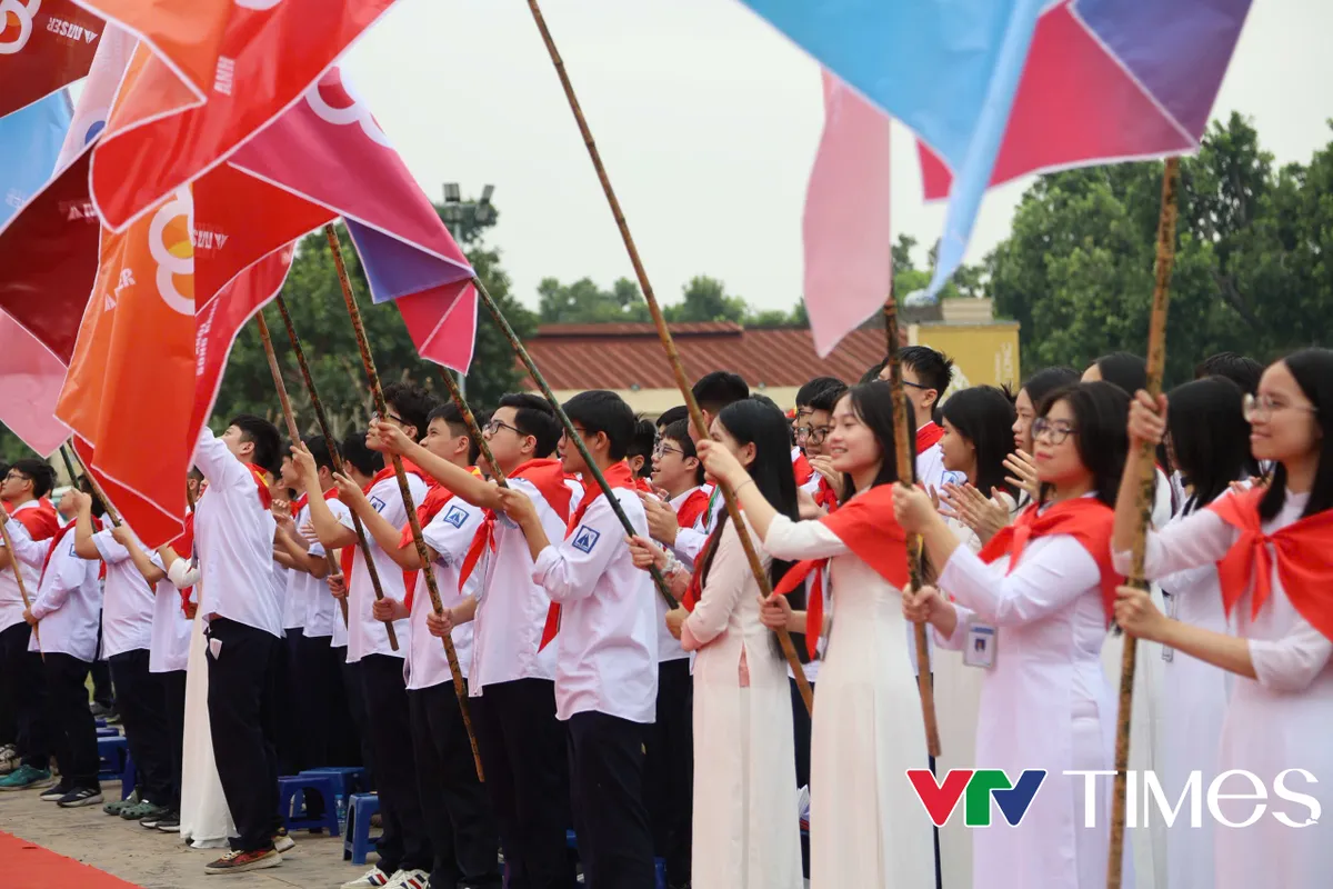 Các điểm cầu 'rực lửa' cổ vũ 4 nhà leo núi Chung kết Olympia 2025 - Ảnh 5.