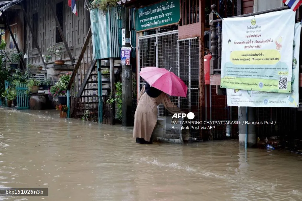 Lũ lụt ảnh hưởng 15 tỉnh của Thái Lan, ít nhất 13 người thiệt mạng- Ảnh 1. Lũ lụt ảnh hưởng 15 tỉnh của Thái Lan, ít nhất 13 người thiệt mạng- Ảnh 1.