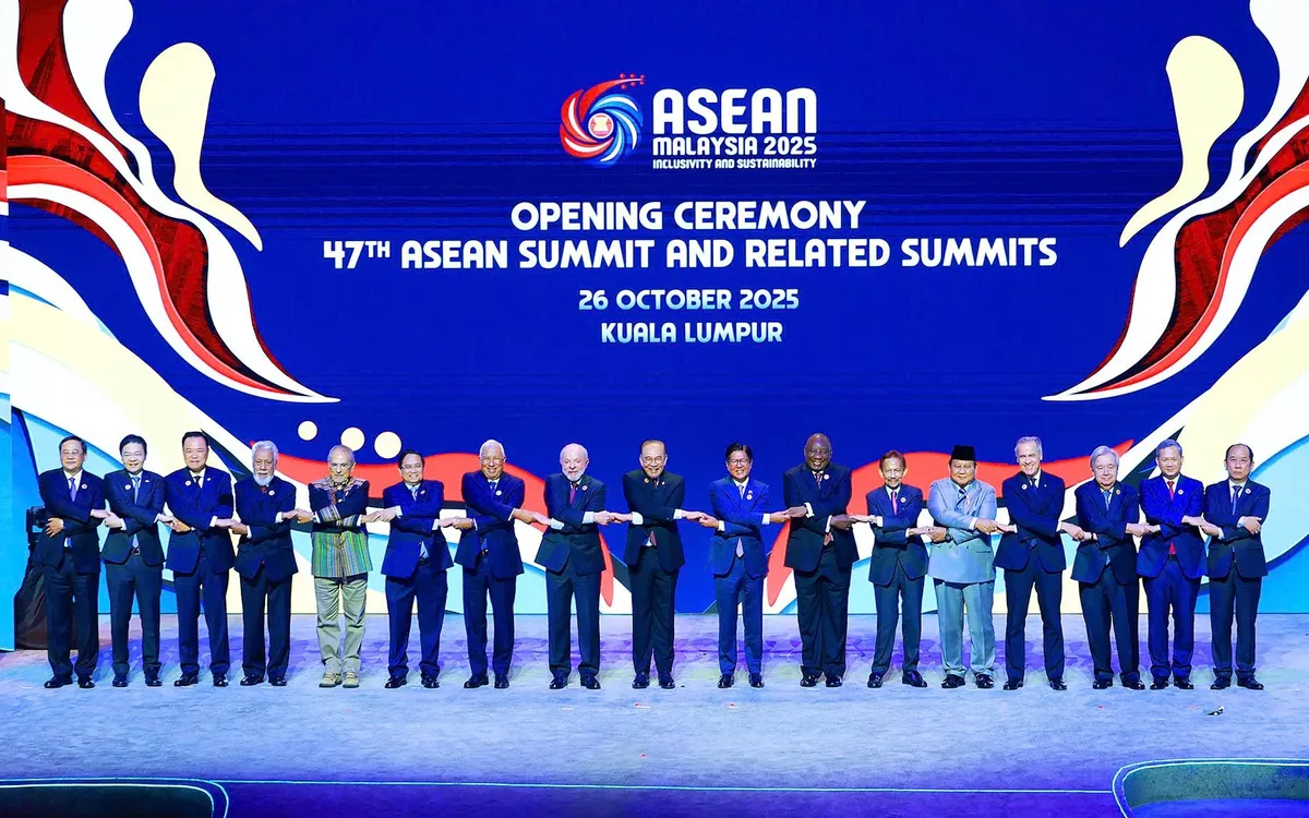 Thủ tướng Phạm Minh Chính cùng lãnh đạo các nước ASEAN và Timor Leste dự lễ khai mạc Hội nghị Cấp cao ASEAN lần thứ 47 và các cấp cao liên quan - Ảnh: VGP/Nhật Bắc Thủ tướng Phạm Minh Chính cùng lãnh đạo các nước ASEAN và Timor Leste dự lễ khai mạc Hội nghị Cấp cao ASEAN lần thứ 47 và các cấp cao liên quan - Ảnh: VGP/Nhật Bắc