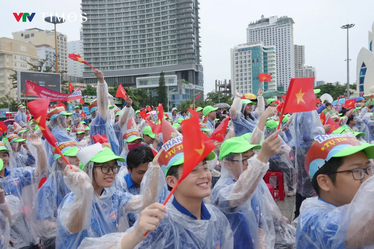 Sôi động và đầy xúc động tại chung kết Đường lên đỉnh Olympia 2025 - điểm cầu Khánh Hòa- Ảnh 5. Sôi động và đầy xúc động tại chung kết Đường lên đỉnh Olympia 2025 - điểm cầu Khánh Hòa- Ảnh 5.