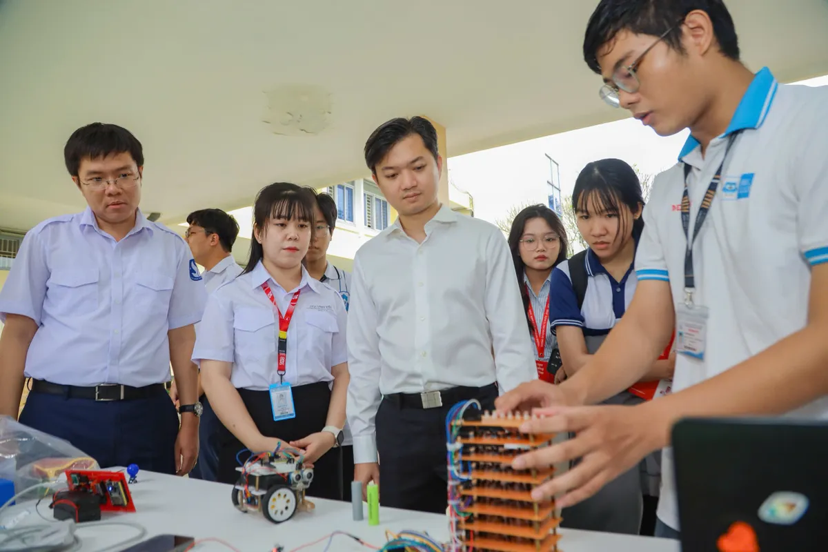 Sinh viên TP Hồ Chí Minh phát huy vai trò tiên phong trong chuyển đổi số- Ảnh 2.