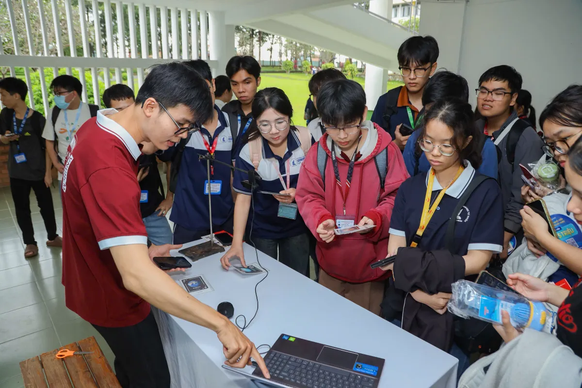 Sinh viên TP Hồ Chí Minh phát huy vai trò tiên phong trong chuyển đổi số- Ảnh 3.