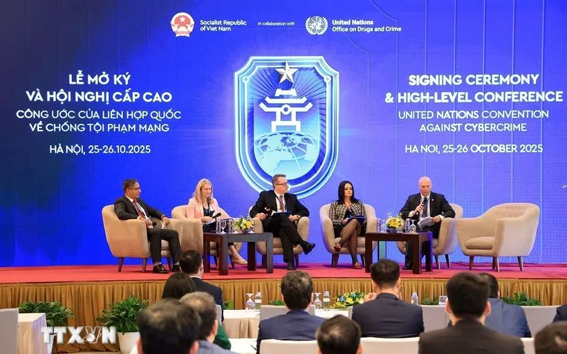 Các đại biểu thảo luận tại Hội thảo cấp cao "Thúc đẩy hợp tác quốc tế trong phòng, chống tội phạm mạng: Cách tiếp cận quốc gia khi thực hiện Công ước". (Ảnh: Tuấn Anh/TTXVN)