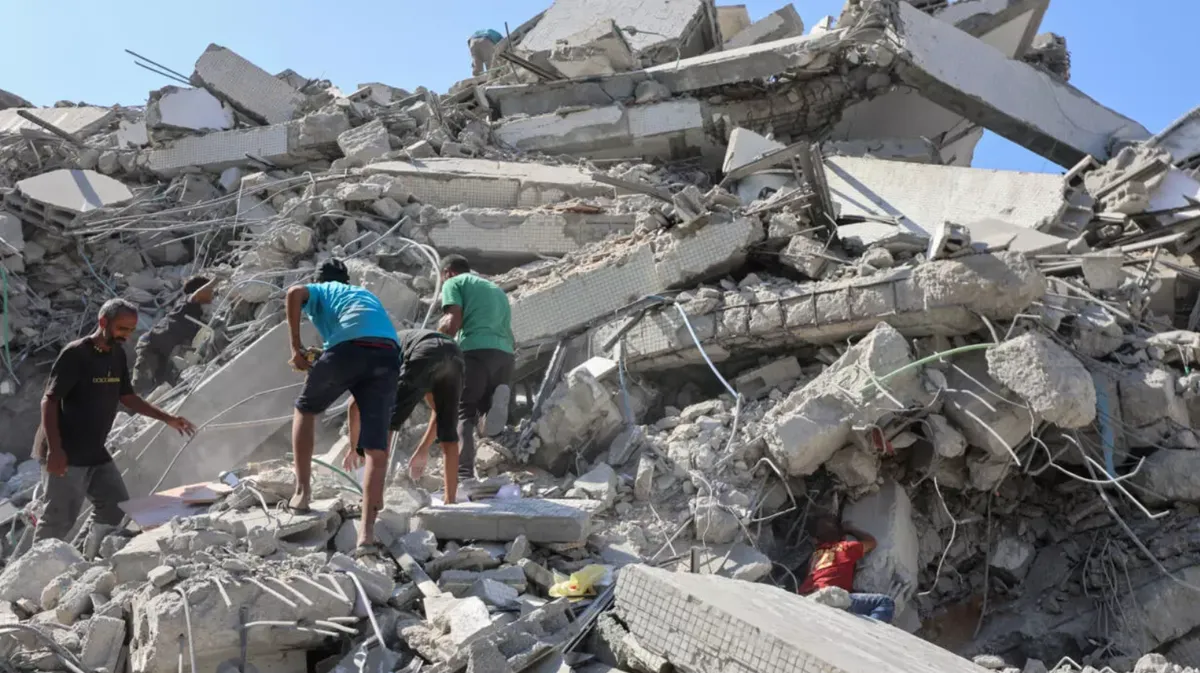 Gaza ngập trong đống đổ nát nặng gấp 170 lần tòa nhà biểu tượng của Mỹ- Ảnh 1. Gaza ngập trong đống đổ nát nặng gấp 170 lần tòa nhà biểu tượng của Mỹ- Ảnh 1.