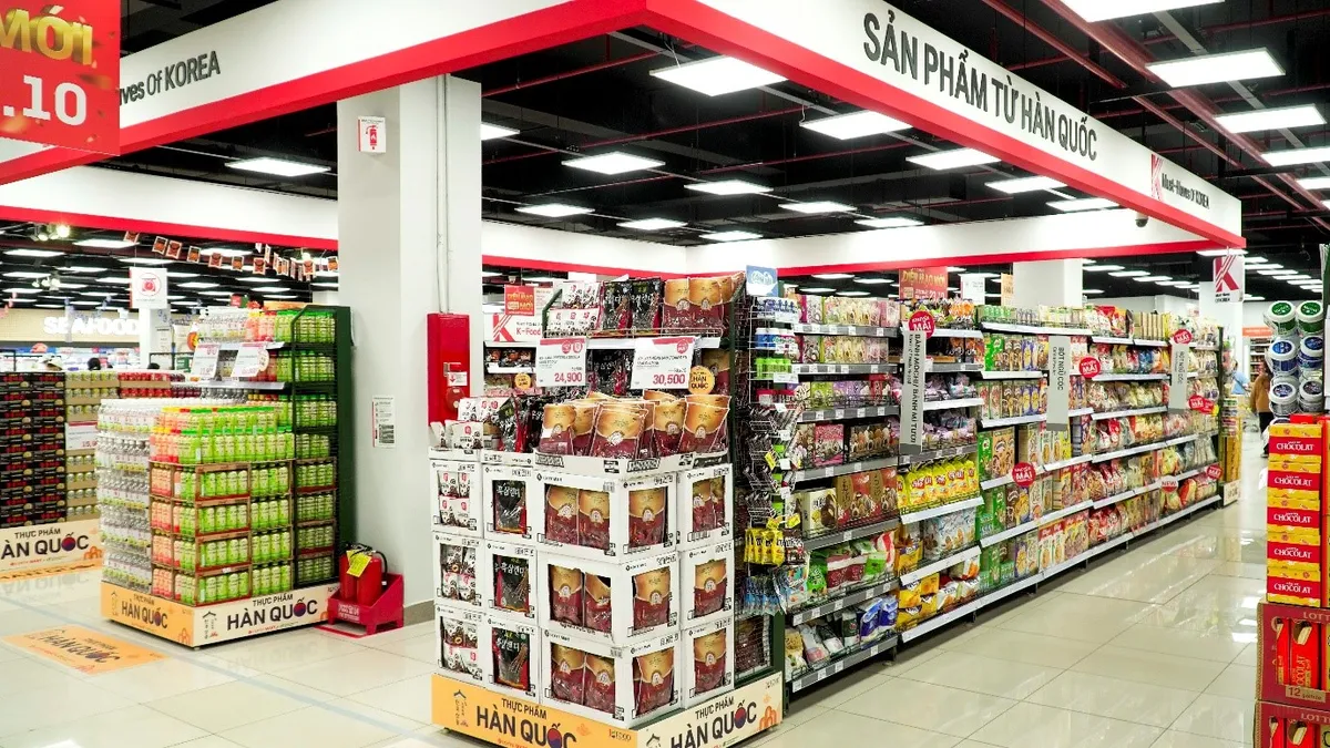 LOTTE MART Phan Thiết t&aacute;i xuất với m&ocirc; h&igrave;nh si&ecirc;u thị kiểu mẫu mới - Ảnh 4.