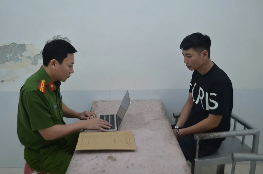 Nghệ An: T&iacute;ch cực điều trị sức khỏe nữ điều dưỡng bị trọng thương trong vụ tấn c&ocirc;ng tại bệnh viện - Ảnh 2.