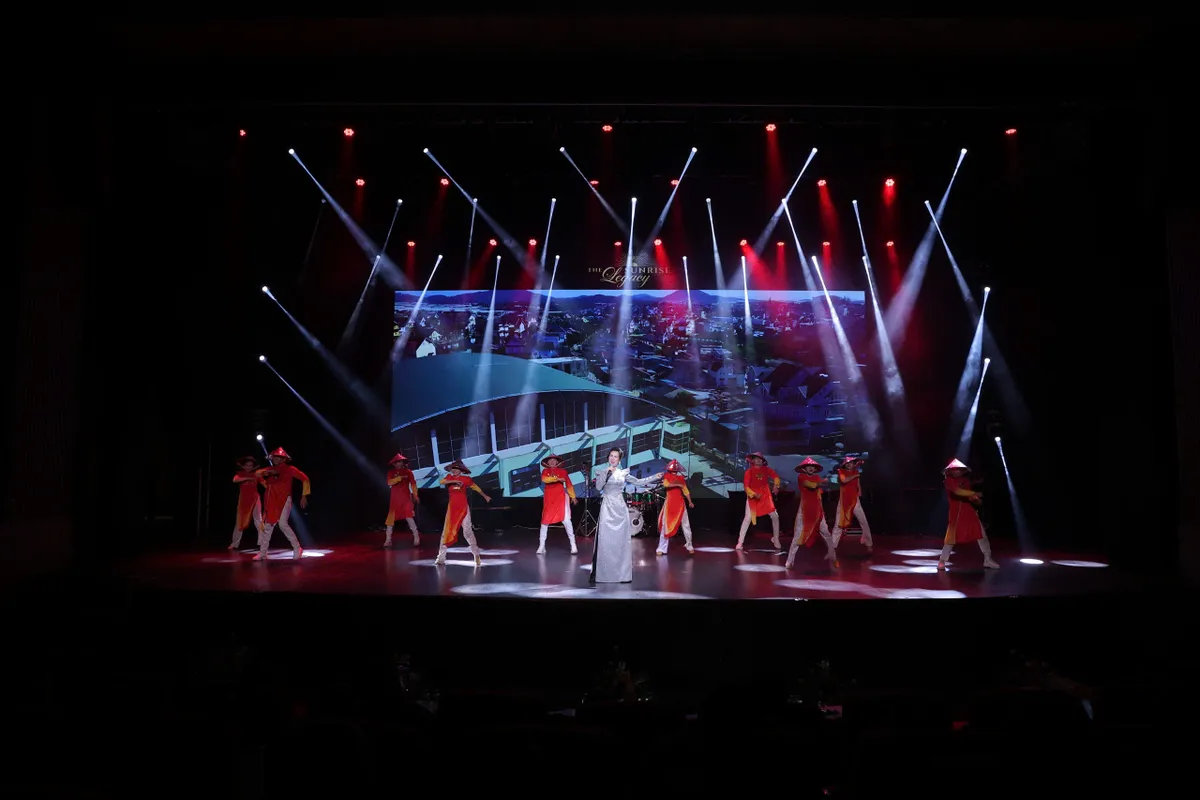 Ấn tượng đêm nhạc khép lại Lễ hội Khinh khí cầu và Nghệ thuật Lâm Đồng 2025 - Ảnh 5.