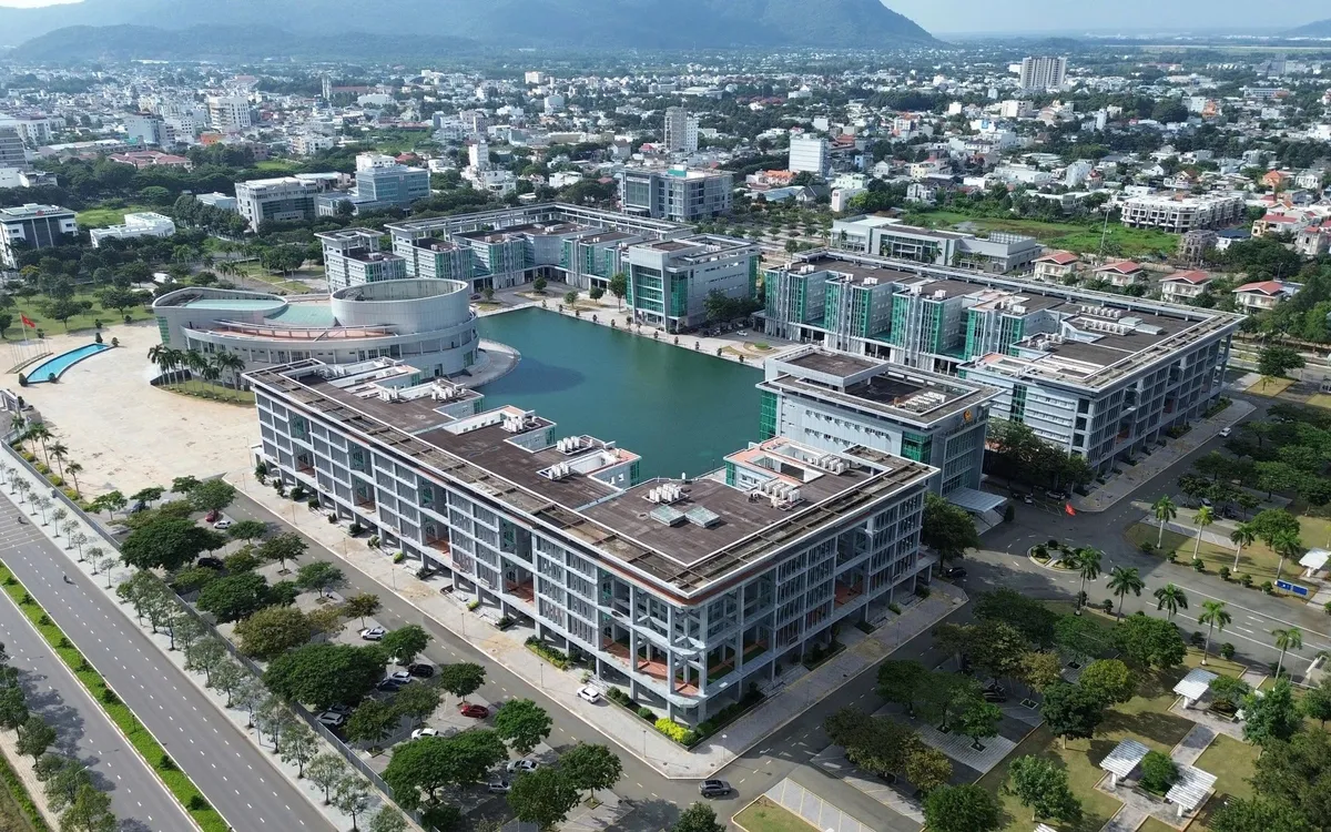 Trung tâm HC- CT tỉnh Bà Rịa - Vũng Tàu (cũ) thuộc phường Bà Rịa, TP. Hồ Chí Minh có vốn đầu tư hơn 1.000 tỷ đồng. Ảnh: TÙNG LÂM