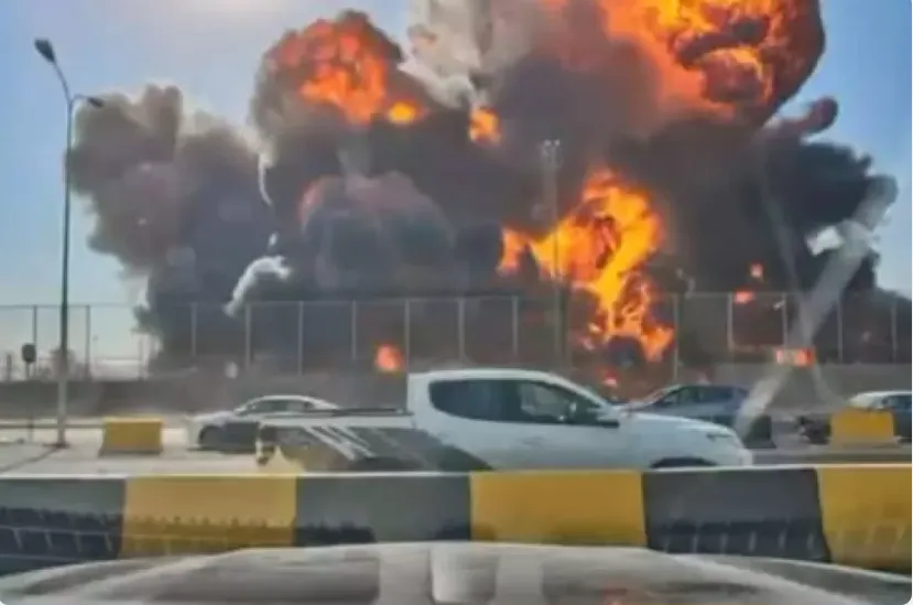 Cháy đường ống tại mỏ dầu của Iraq, 2 công nhân thiệt mạng- Ảnh 1. Cháy đường ống tại mỏ dầu của Iraq, 2 công nhân thiệt mạng- Ảnh 1.